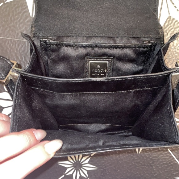 Authentic fendi RUNWAY black logo bag - Picture 6 of 8